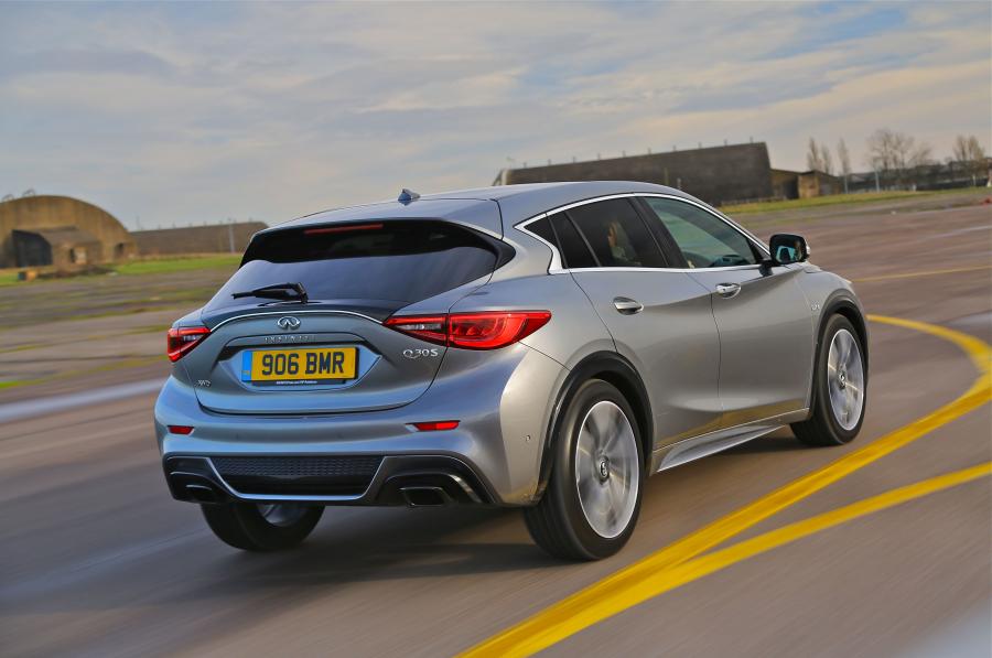  Infiniti Q30S 2.2d AWD 2016 года  (UK) (фото 4 из 25)